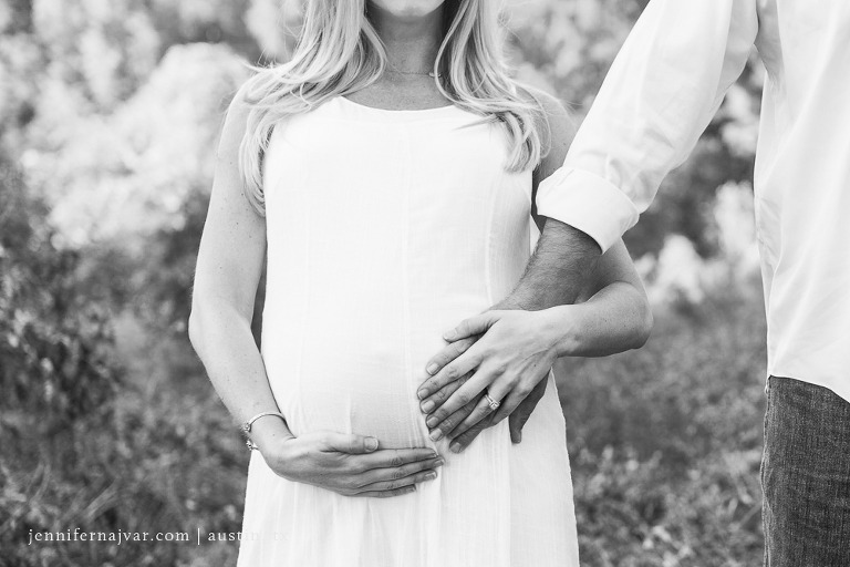 Maternity-Photography-by-Jennifer-Najvar-Austin-137bw-WebWM