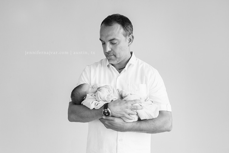 Newborn-Photography-by-Jennifer-Najvar-WebWM-048-BW