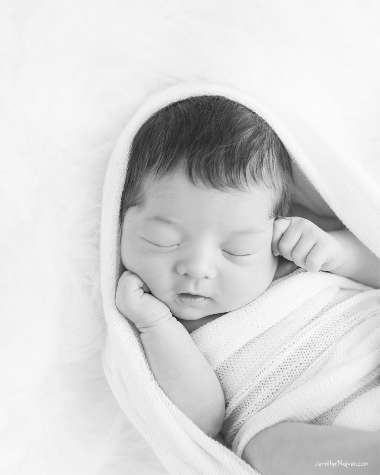 austin-newborn-photography-by-jennifer-najvar-BW-webWM-1000x1250