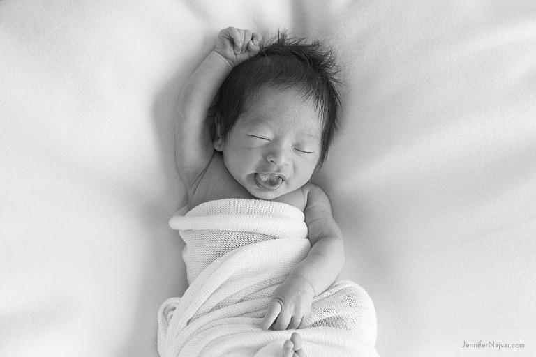 austin-newborn-photographer-jennifer-najvar-403-webWM-1000-bw